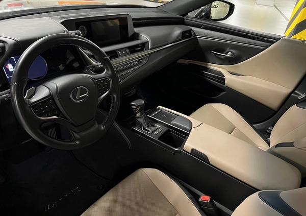 Lexus ES cena 135000 przebieg: 47000, rok produkcji 2019 z Wrocław małe 667